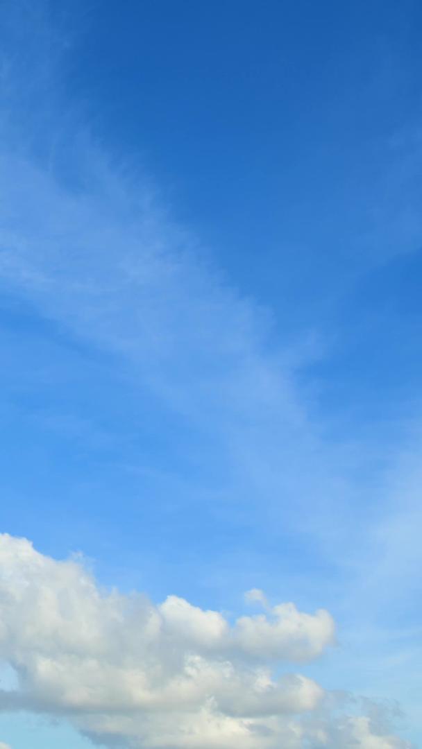 蓝天白云延时摄影视频的预览图