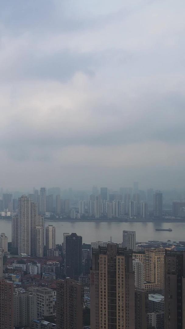 航拍城市风景长江江景建筑天际线地标建筑商务中心城市素材视频的预览图