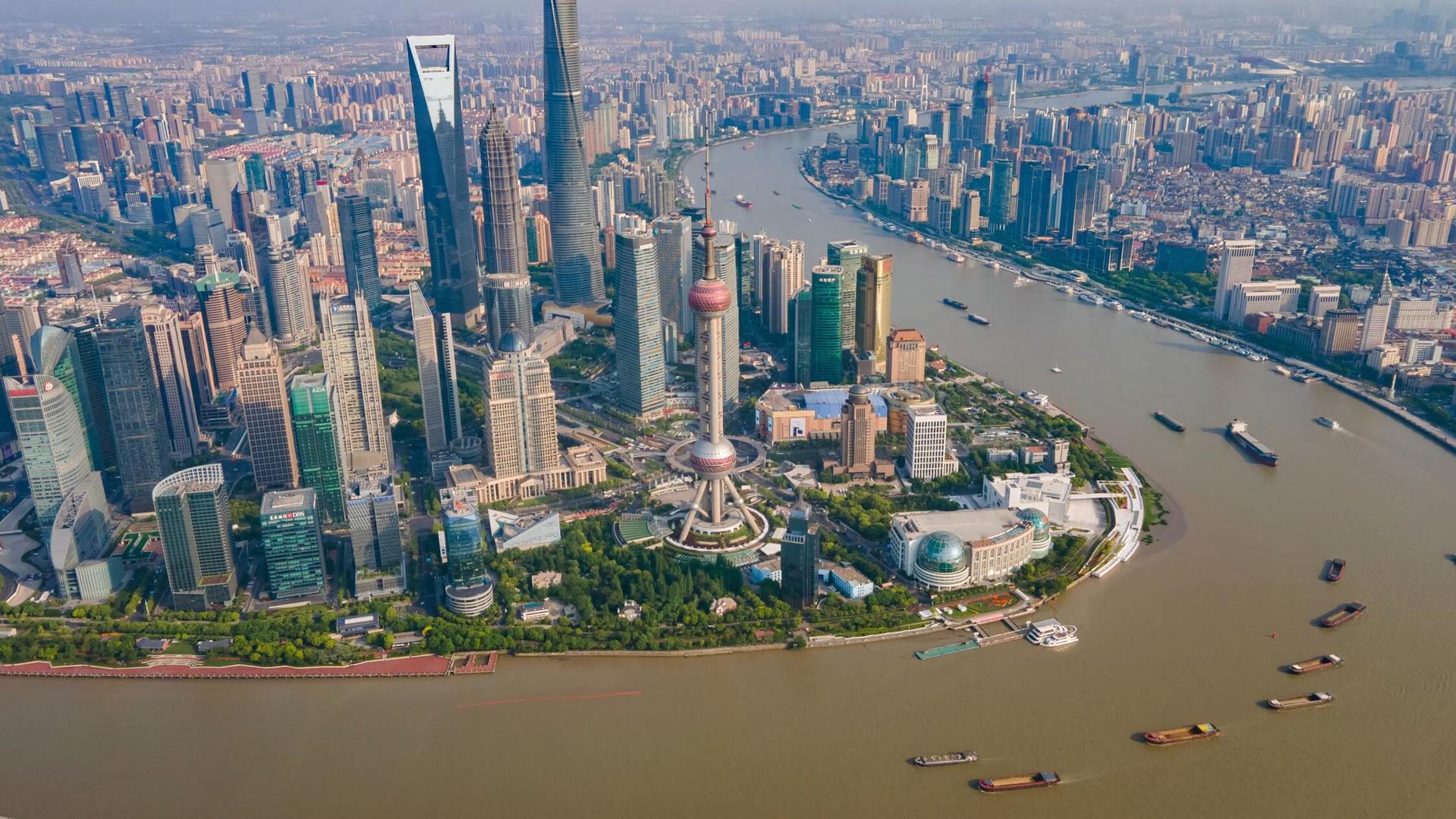 4k航拍上海地标陆家嘴三件套繁华城市移动延时摄影视频的预览图