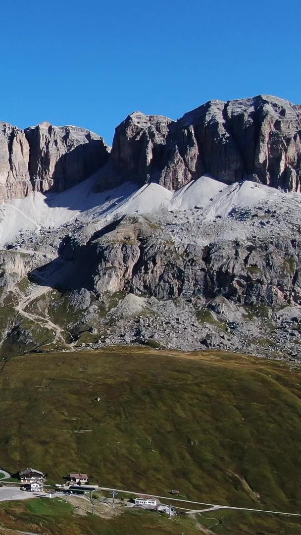 欧洲阿尔卑斯山的雄伟航拍全景视频视频的预览图