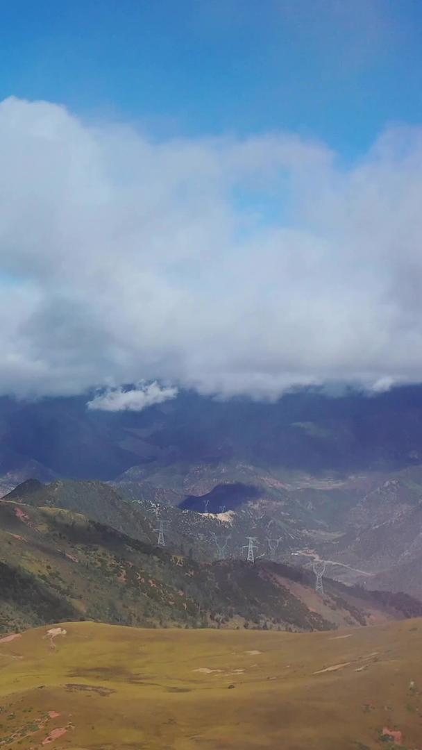 西藏昌都自然风光无人机穿越云海航拍视频的预览图