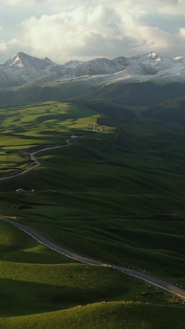 新疆高山草原琼库什台自然风光视频视频的预览图