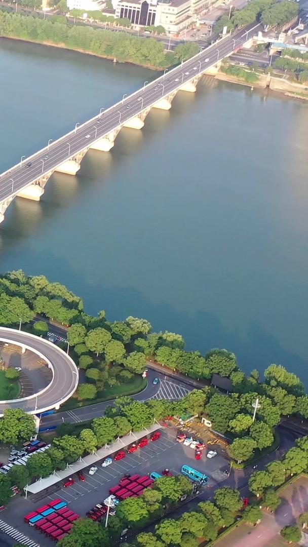 长沙橘子洲和橘子洲大桥航拍视频视频的预览图