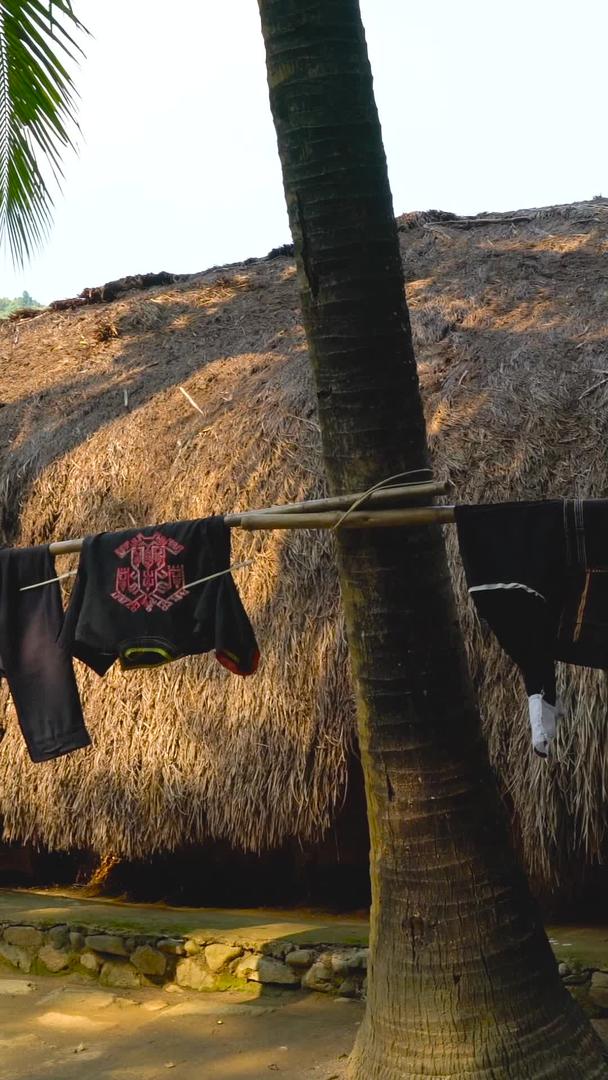 槟郎谷黎族传统民居船型屋集集海南保亭5A景区视频的预览图