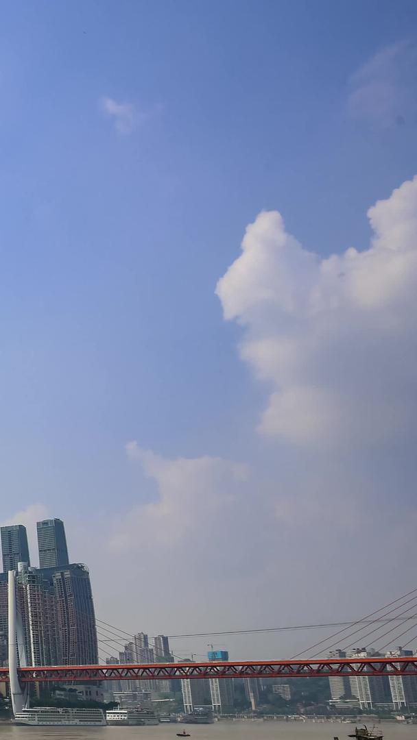 重庆长江东水门大桥渝中半岛阳光明媚延迟视频的预览图