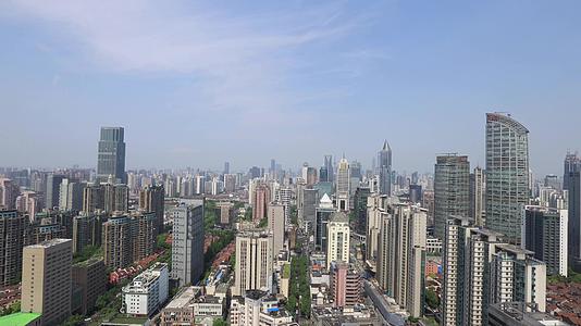 上海城市密集的高楼建筑延时4K视频视频的预览图