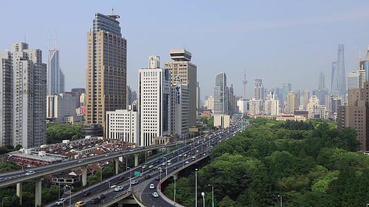 上海延安中路高架桥与城市建筑4K延时视频视频的预览图