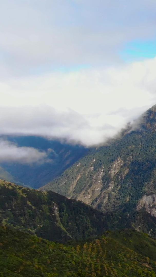 川藏高原山脉巴郎山航拍视频的预览图
