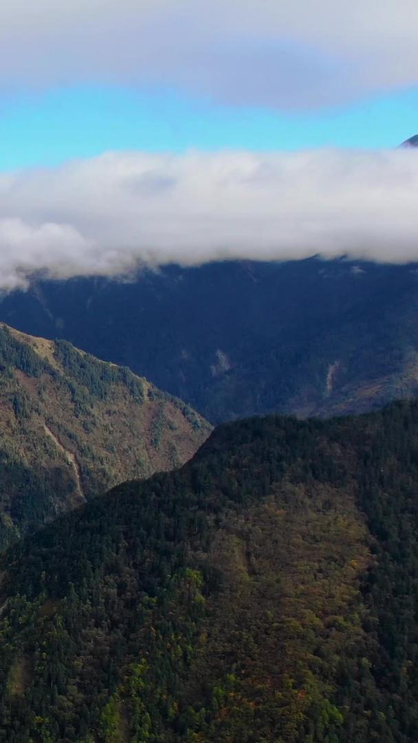 川藏高原山脉巴郎山航拍视频的预览图