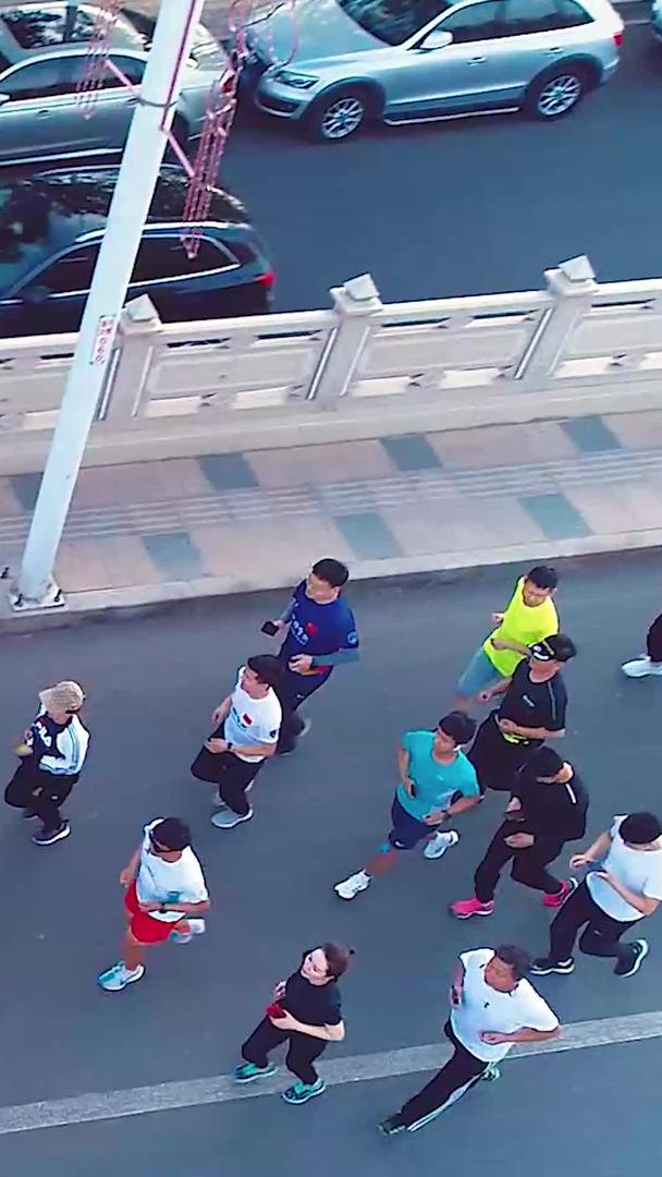 城市跑团跑步【视频没有肖像权】视频的预览图