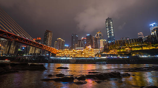 8k重庆嘉陵江枯水期洪崖洞夜景素材视频的预览图
