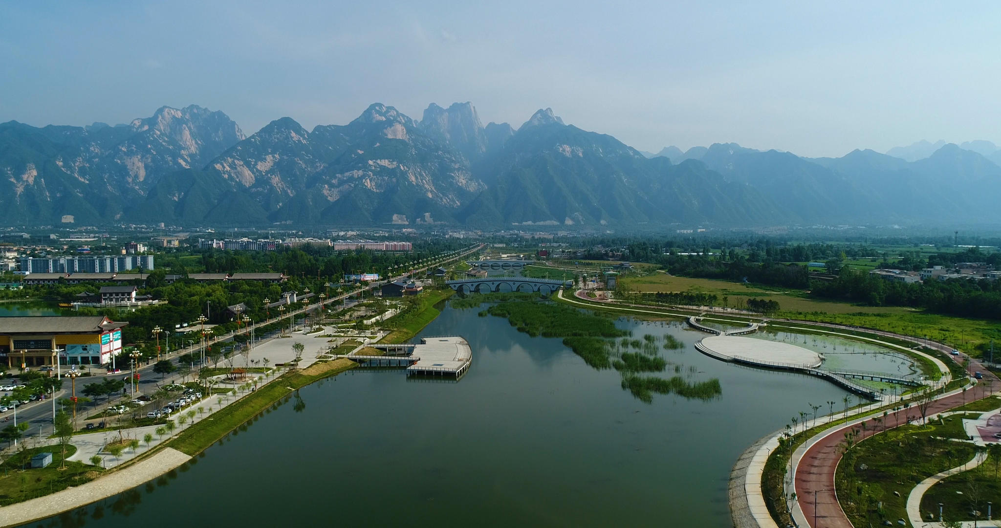 华阴市一河两岸景区航拍视频的预览图