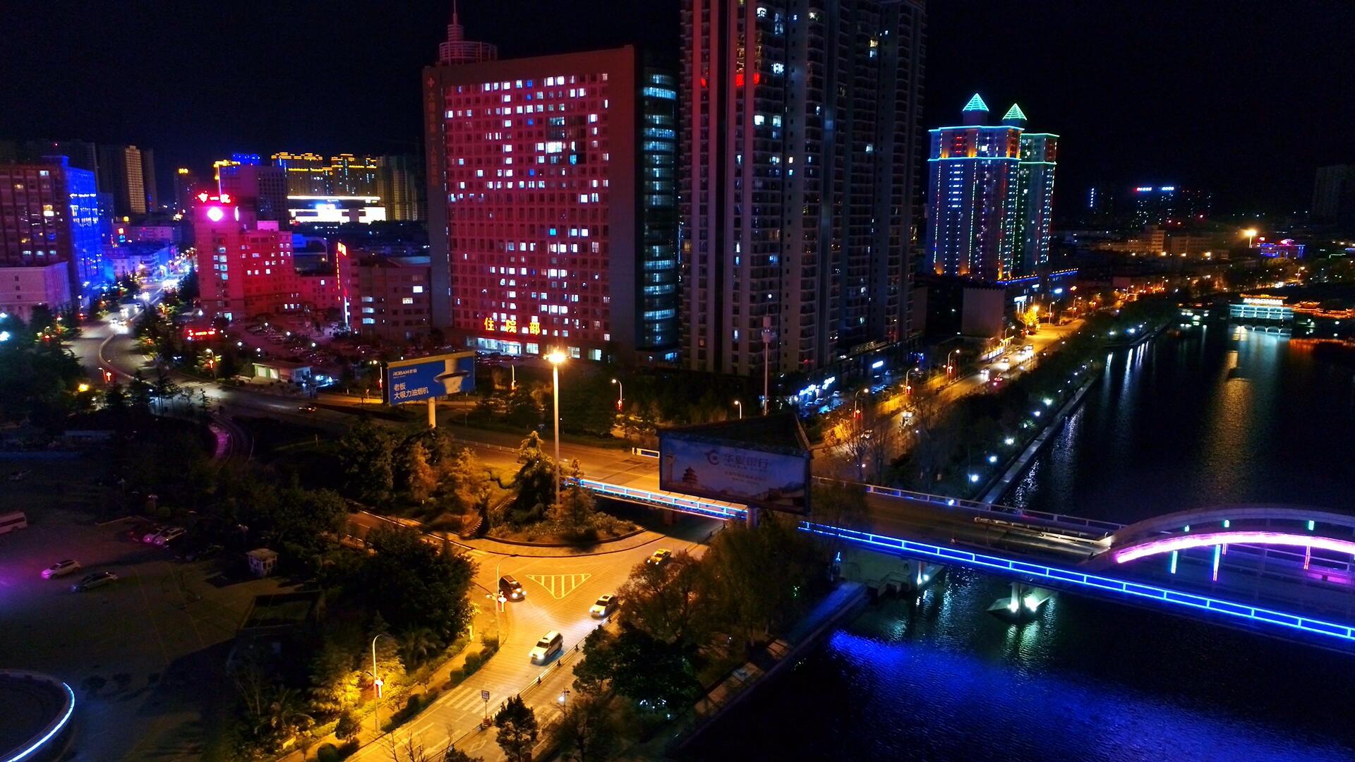 大理市区城市夜景视频的预览图