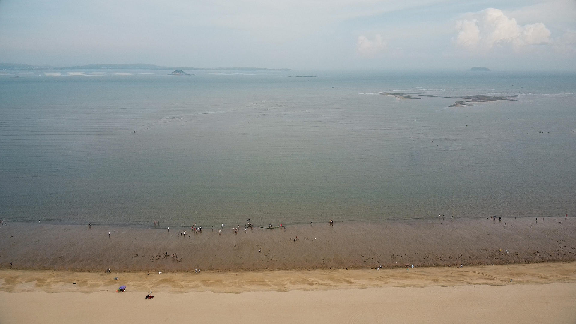 厦门椰风寨沙滩航拍视频的预览图