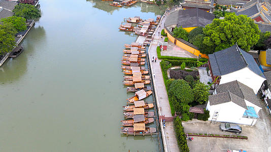 上海4A风景区朱家角乌篷船渡口码头4K视频的预览图