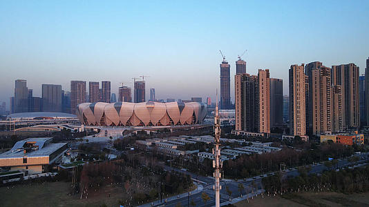 4K航拍杭州亚运会主会场奥体中心视频的预览图