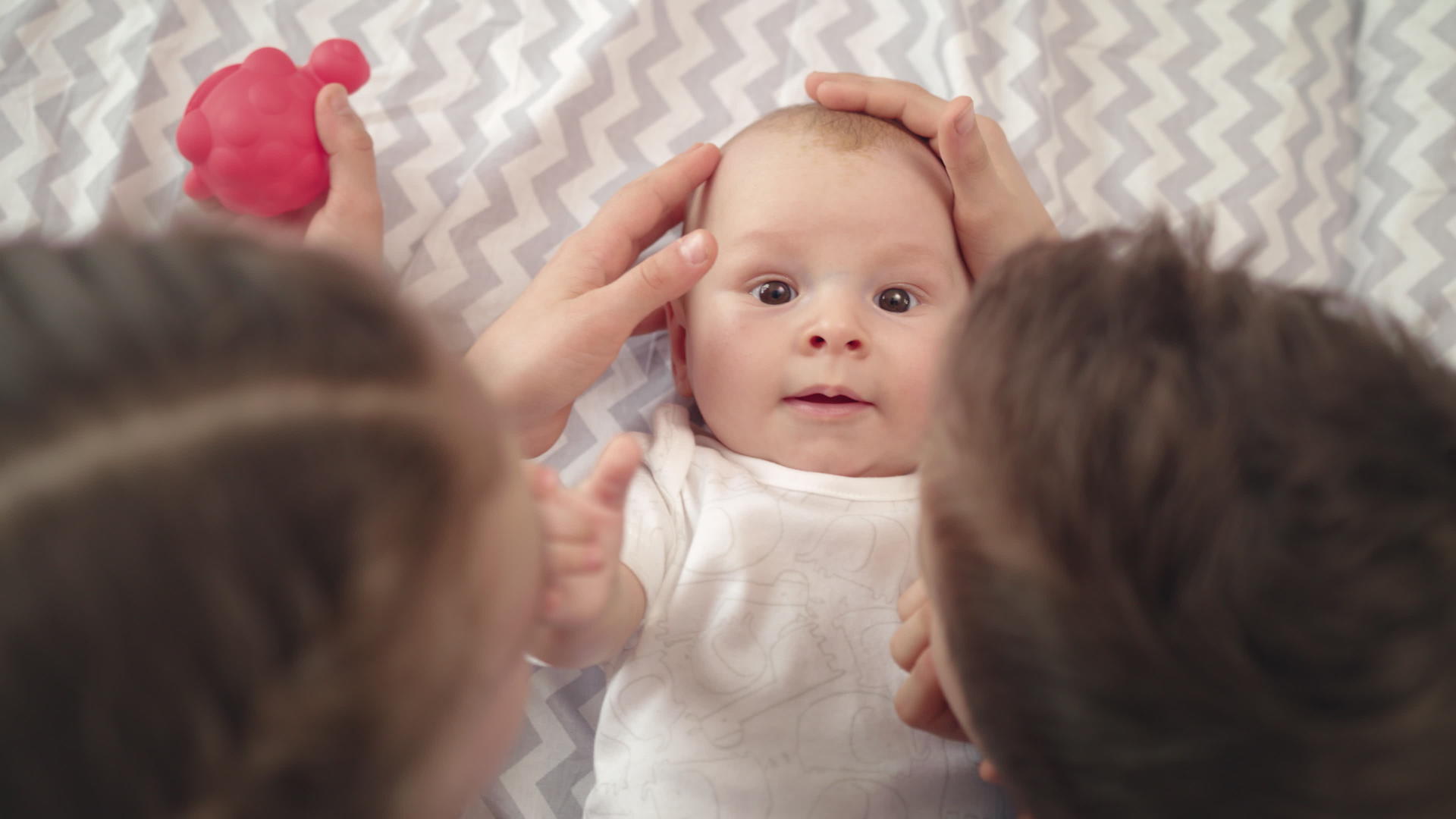漂亮的婴儿脸视频的预览图