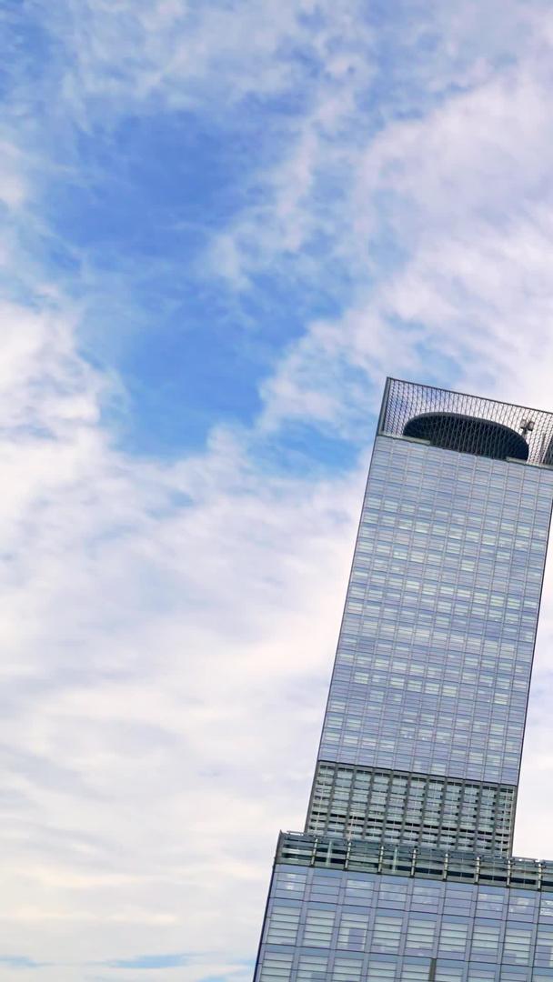 真实城市CBD建筑建筑蓝天白云延迟摄影视频的预览图