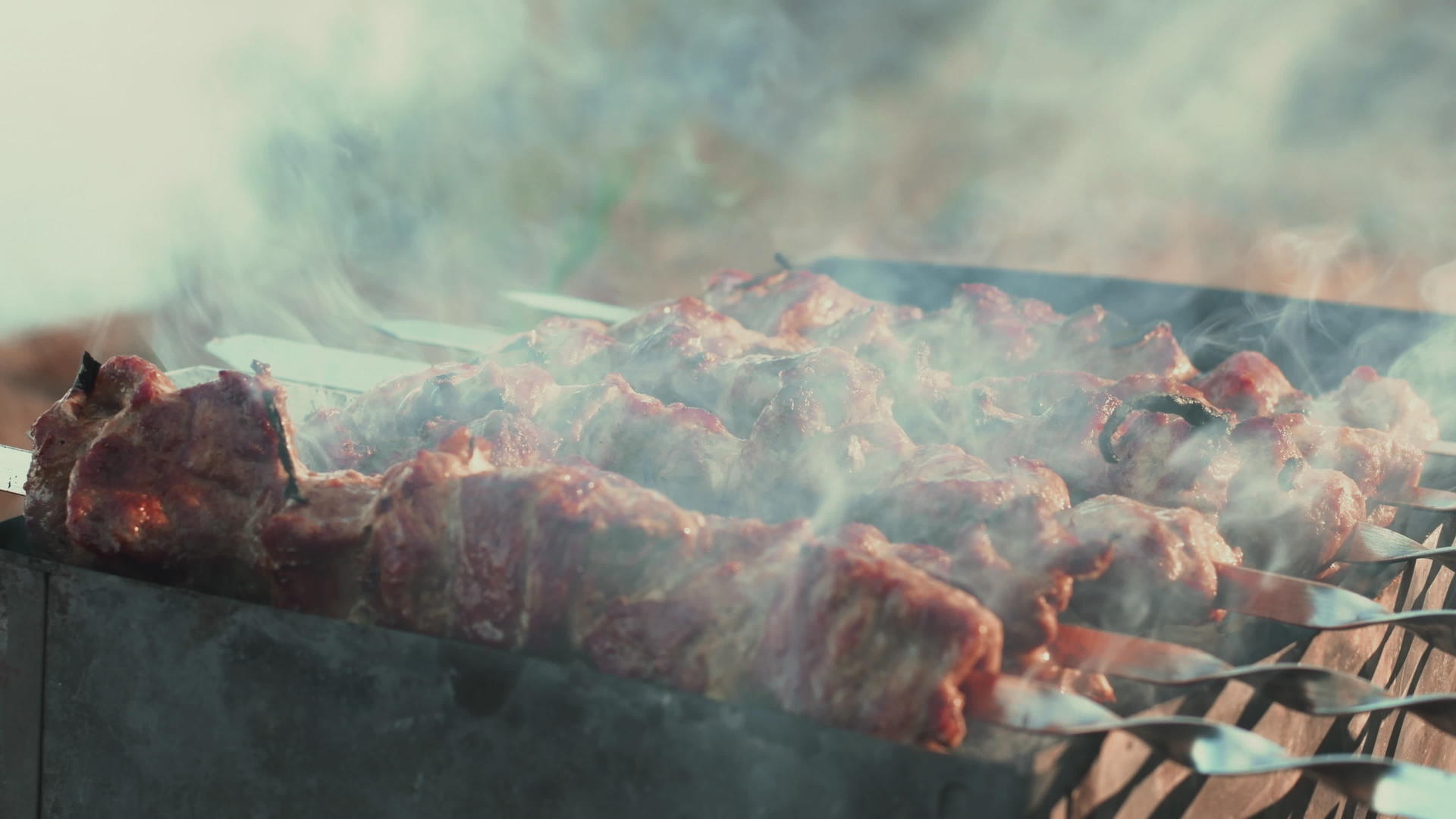 烤架上的烤肉视频的预览图