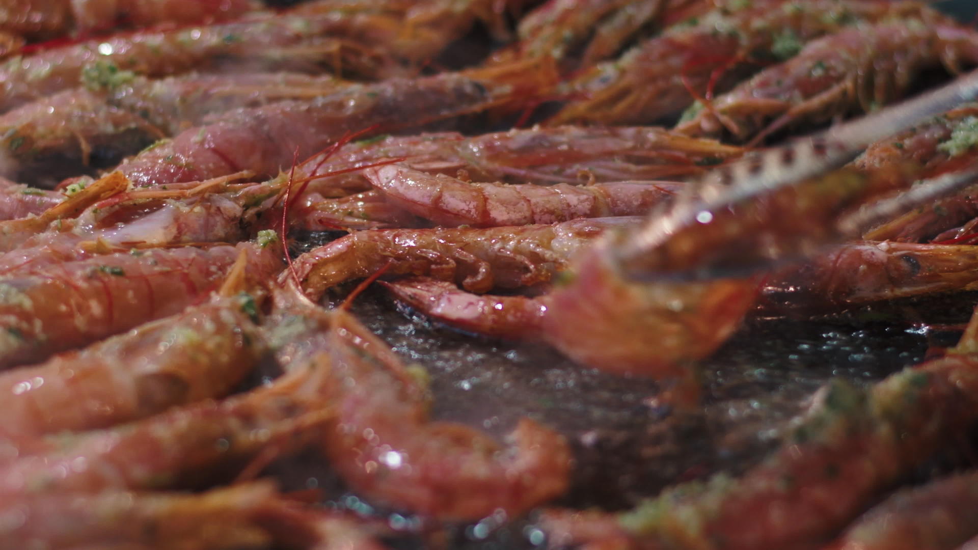 烧烤炸龙虾视频的预览图
