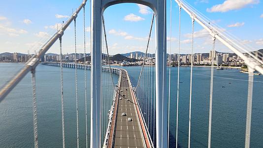 4K星海湾大桥穿越城市地标大连市视频的预览图