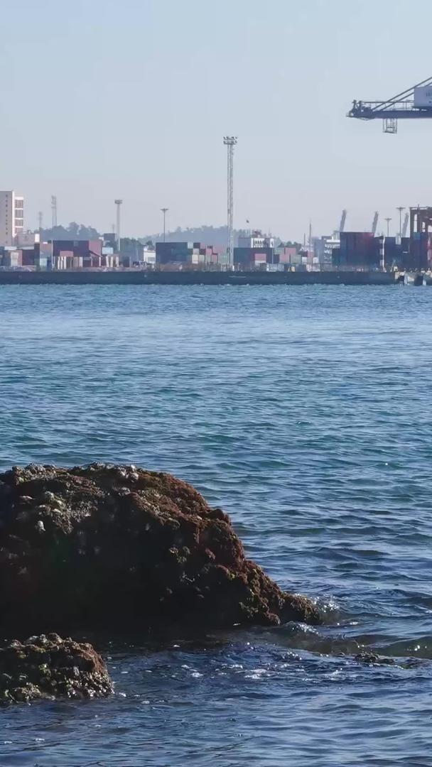 广东惠州港货运码头物流延迟摄影6k工业素材视频的预览图