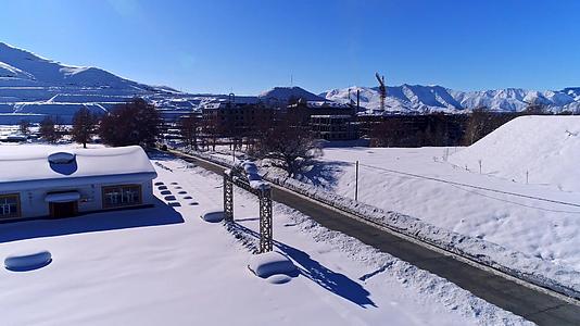 冬天的新疆白哈巴村视频的预览图