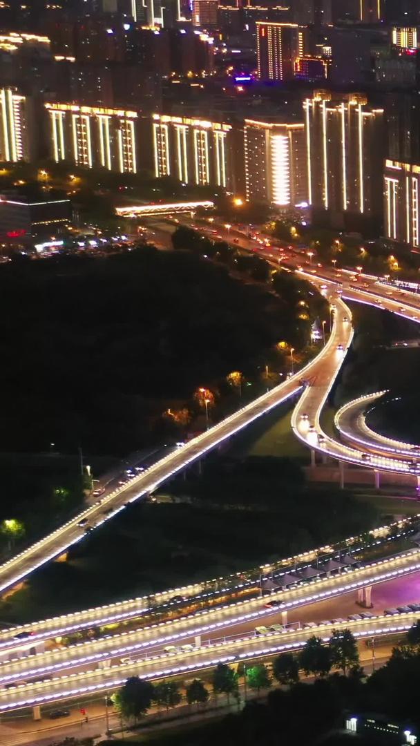 郑州金水路立交桥夜景航拍视频视频的预览图