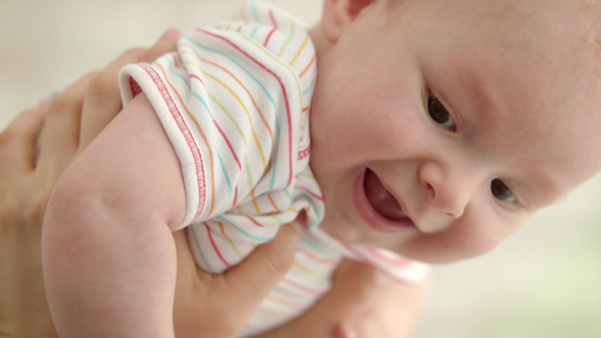 婴儿脸快乐视频的预览图