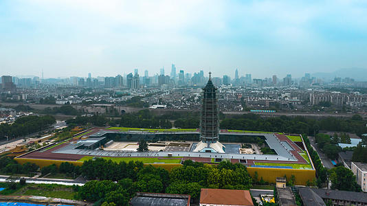 8k航拍南京大报恩寺景区延时视频的预览图
