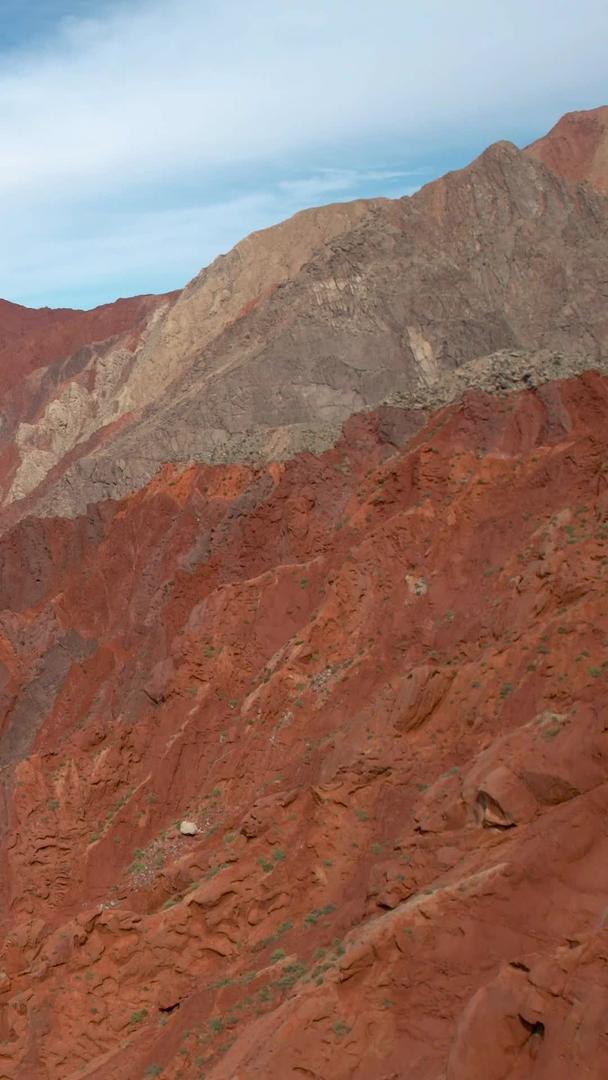 5A帕米尔全球旅游景点红色神秘大峡谷航拍视频视频的预览图