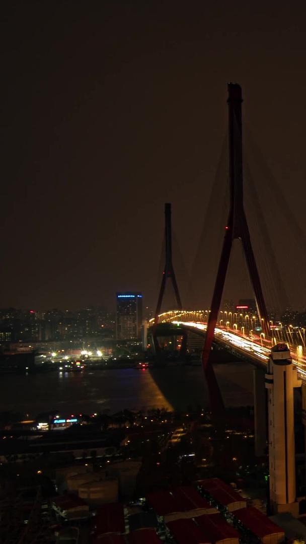 上海城市地标交通轨迹杨浦大桥夜景延时摄影视频的预览图
