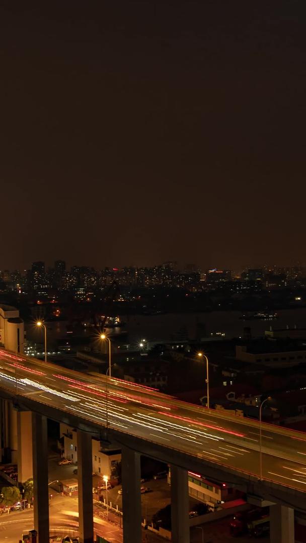 上海城市地标交通轨迹杨浦大桥夜景延时摄影视频的预览图