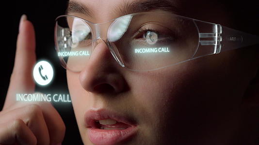 识别未来眼镜识别系统接受收入电话特写视频的预览图