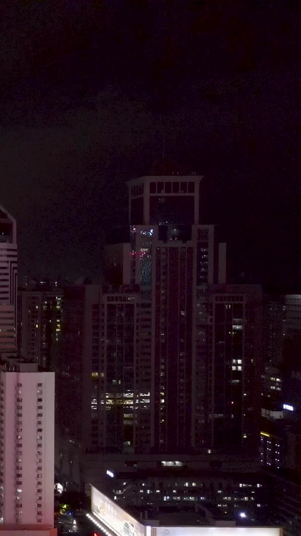 深圳城市大楼夜景航拍视频的预览图