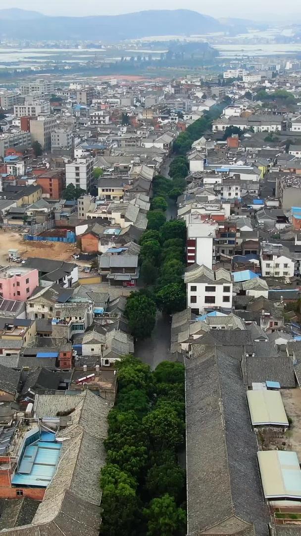 云南建水古城街景航拍视频视频的预览图