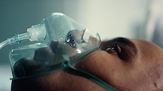 面部呼吸氧面罩特写视频的预览图