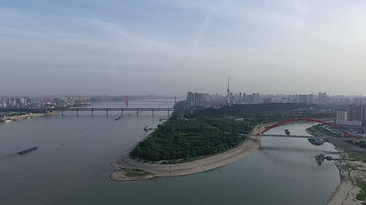 航拍风光城市武汉地标长江与汉江交汇处南岸嘴江景视频的预览图