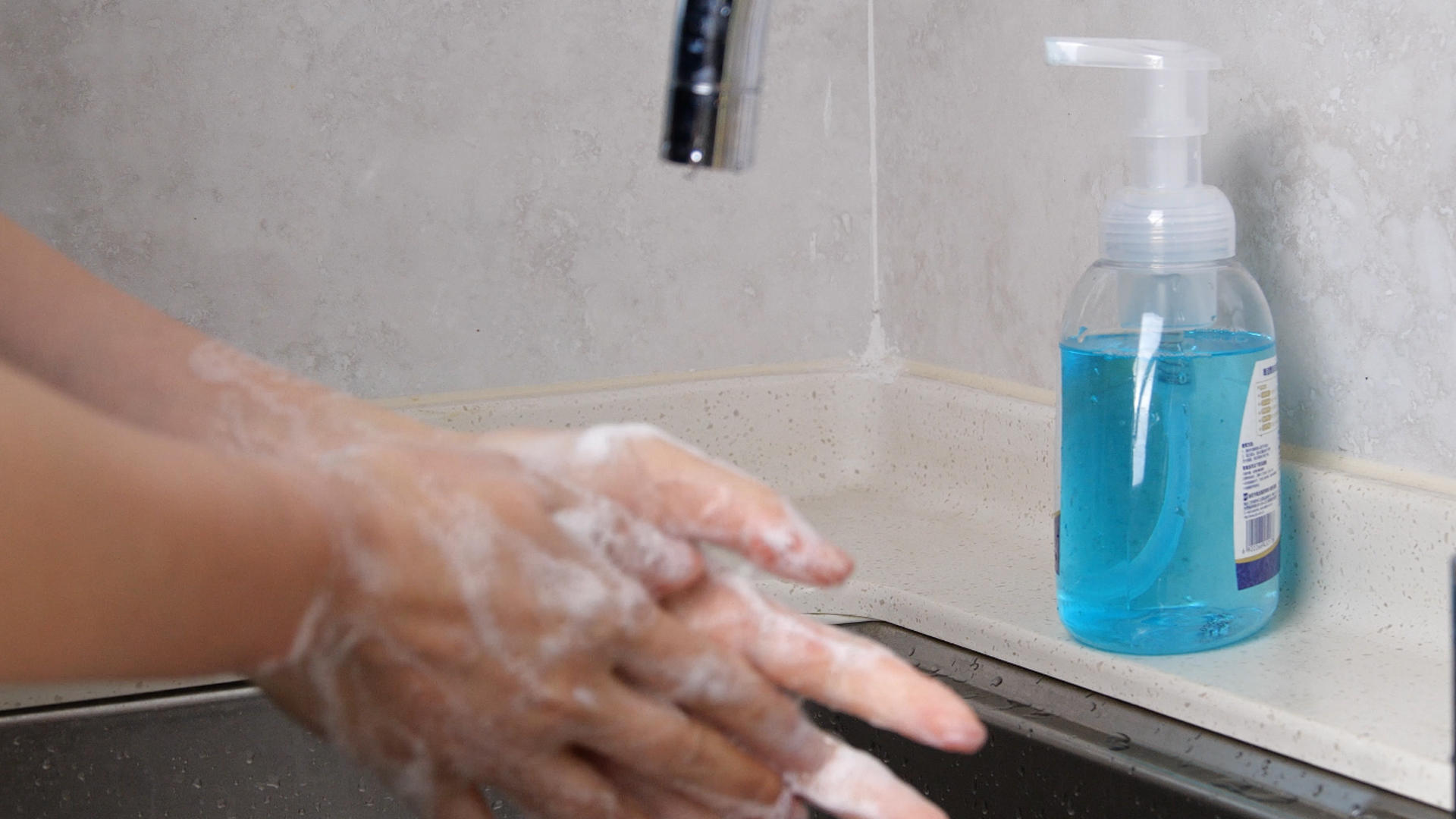 4K勤洗手卫生水龙头洗手液防疫视频的预览图