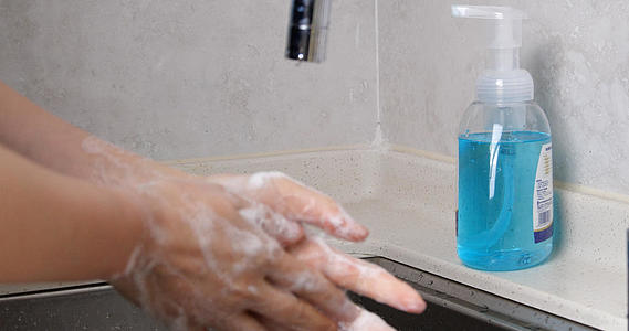 4K勤洗手卫生水龙头洗手液防疫视频的预览图