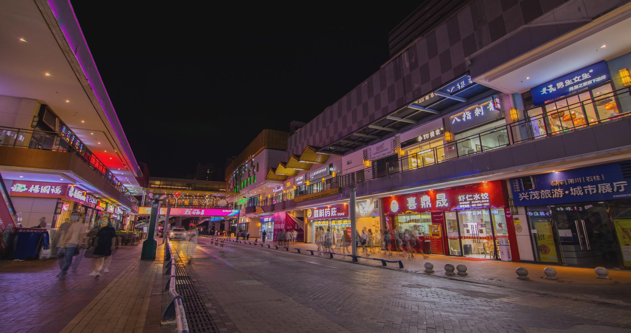 万达广场商圈夜景夜食视频的预览图