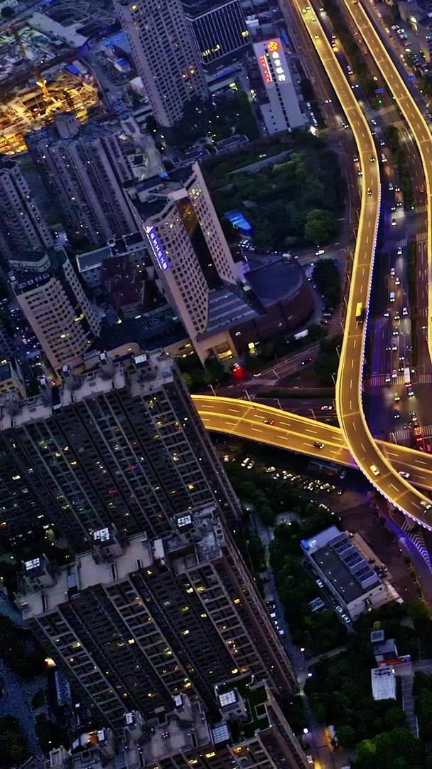 上海南浦大桥夜景航拍视频的预览图
