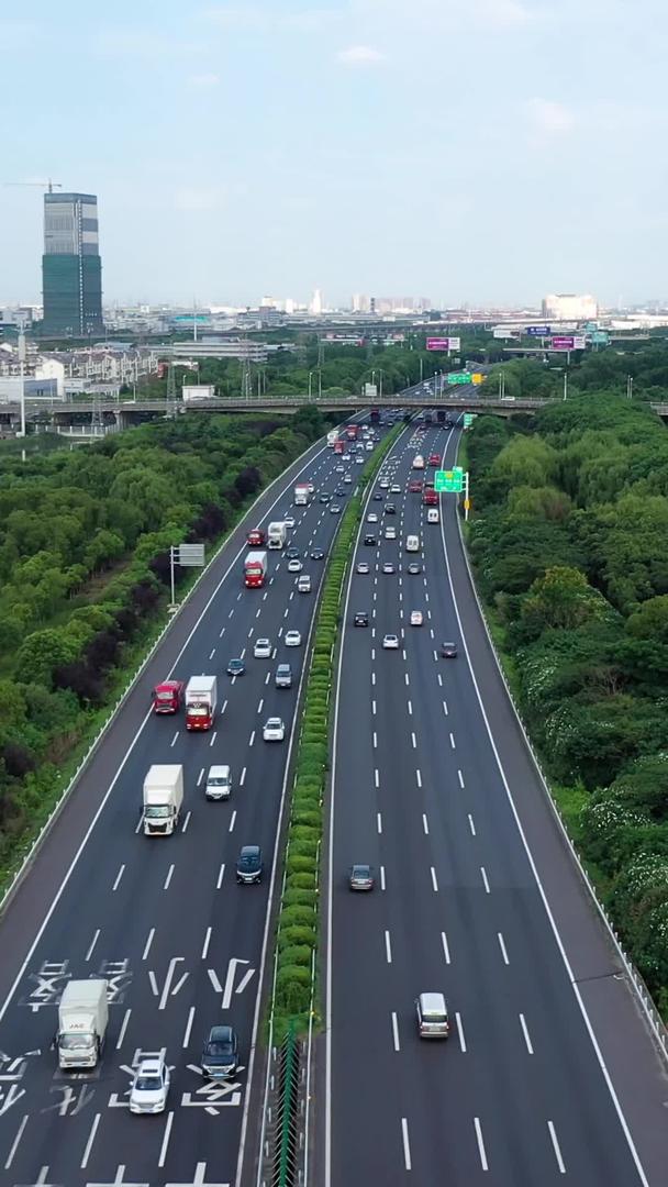 城市高速公路航拍视频的预览图