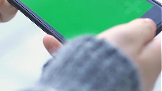 手操作含有绿屏手机视频的预览图