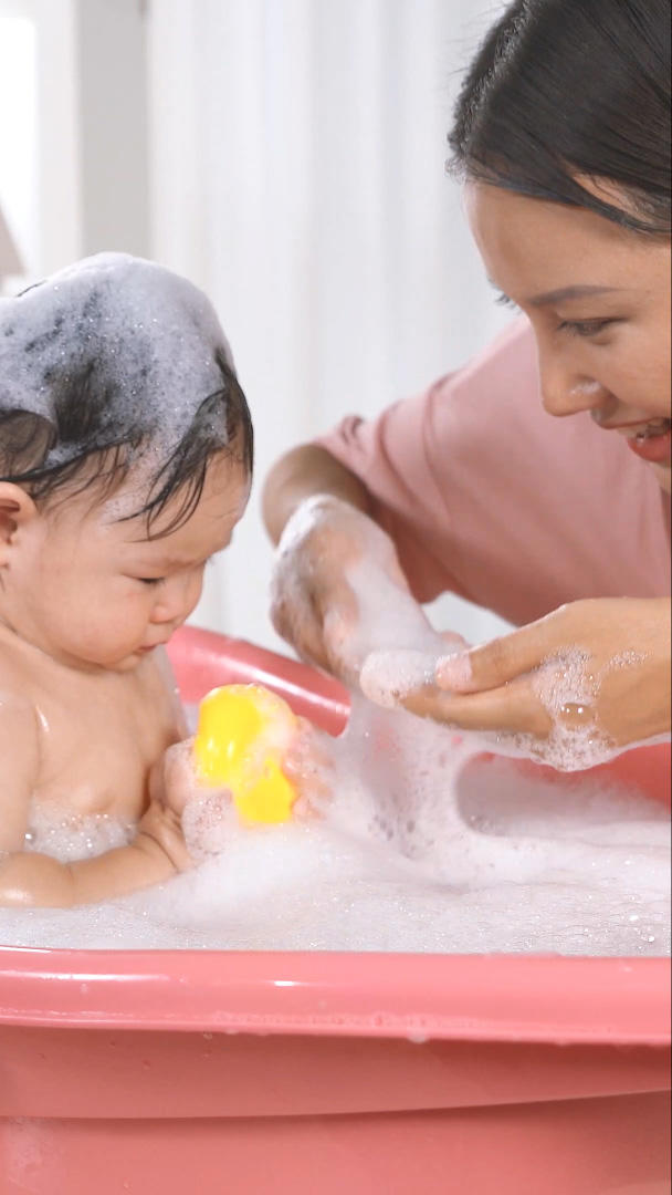 宝宝洗澡视频的预览图