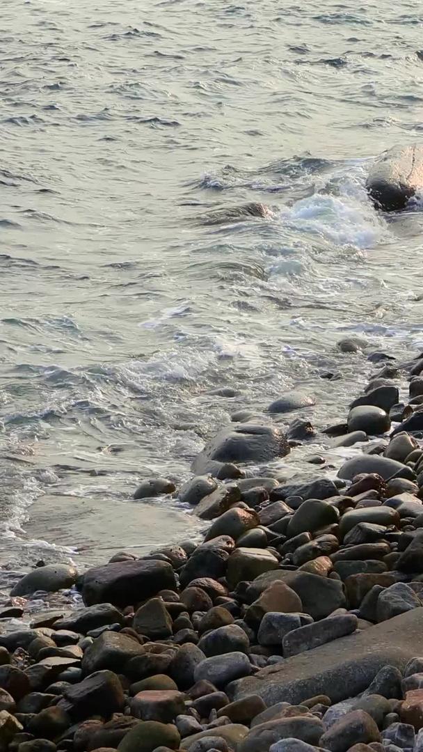 海边鹅卵石视频的预览图