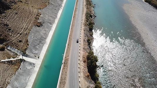 新疆喀拉峻大峡谷公路4K航拍视频的预览图