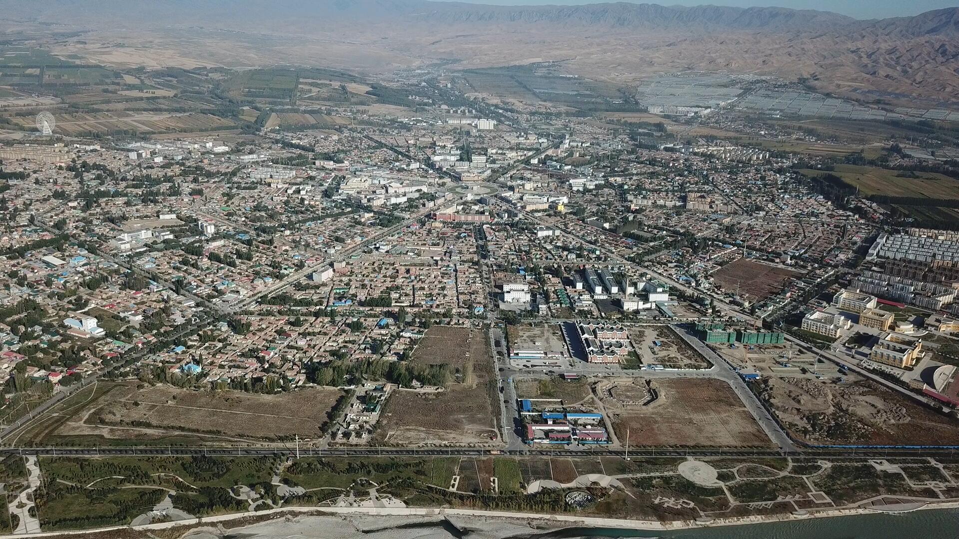 新疆八卦城4K航拍视频的预览图