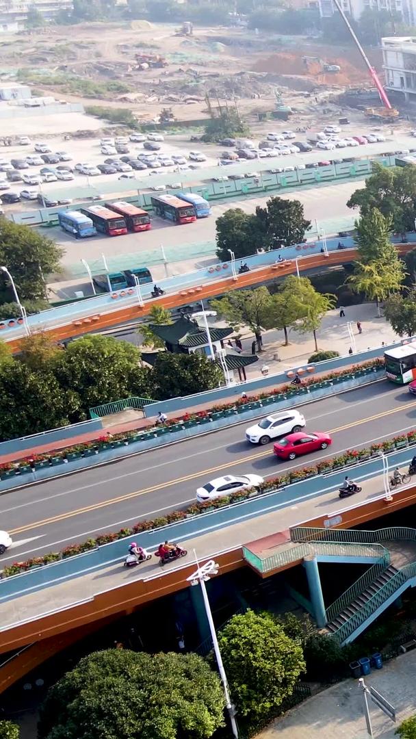 南昌拥堵的航拍交通视频的预览图
