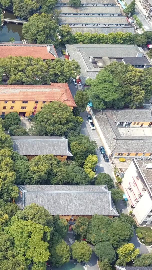 桂林王城景区高清航拍独秀峰视频的预览图